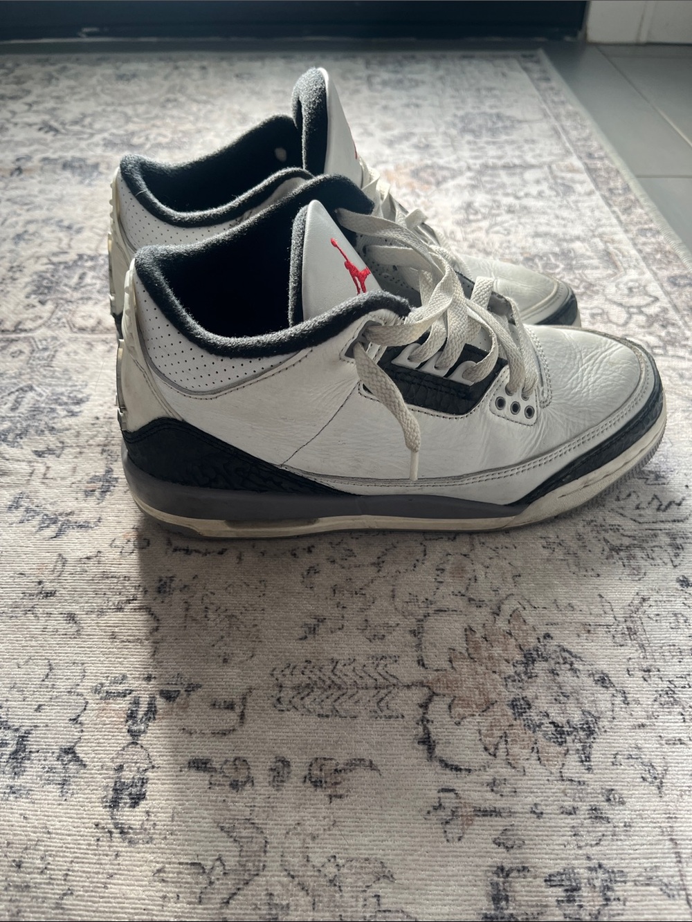 Jordan Boys 6.5 White, Grey  and Black Retro Basketball Sneakers